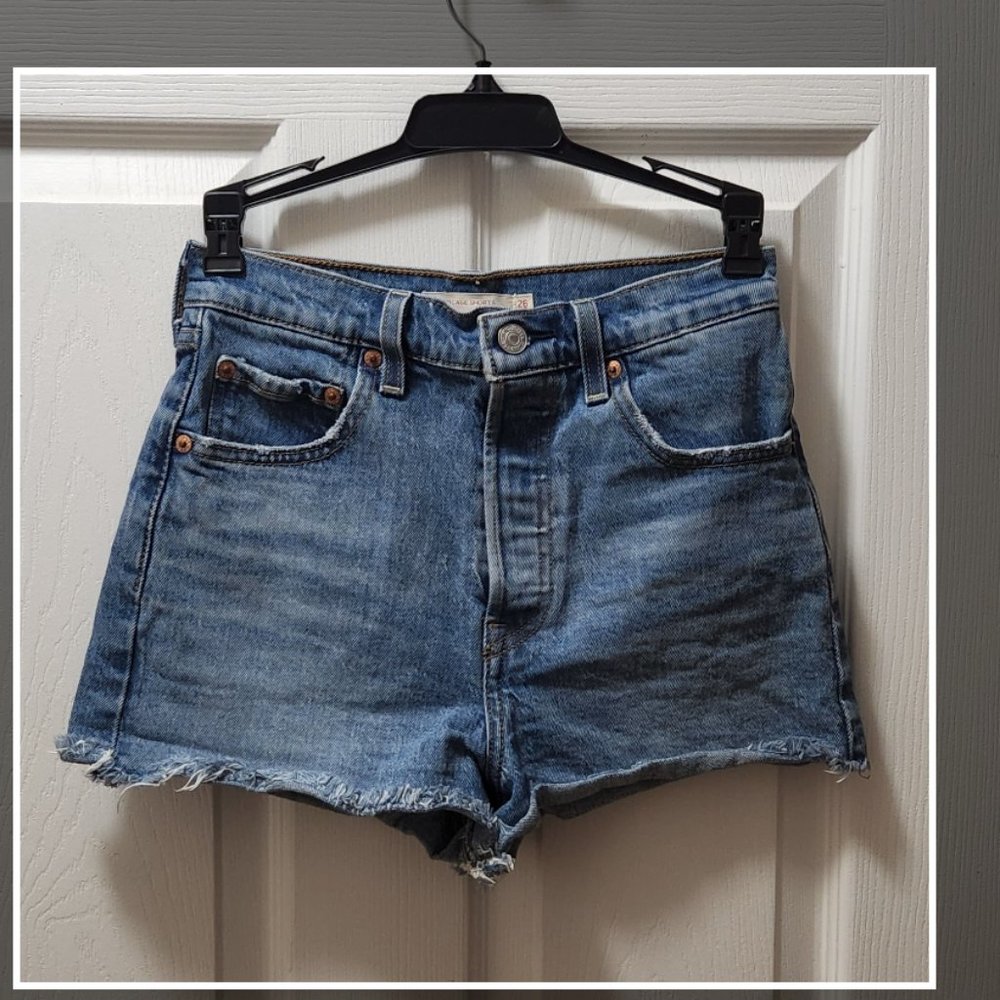 COPY - LEVI'S RIBCAGE DENIM SHORTS BUTTON FLY PREMIUM DENIM SZ 26 EUC